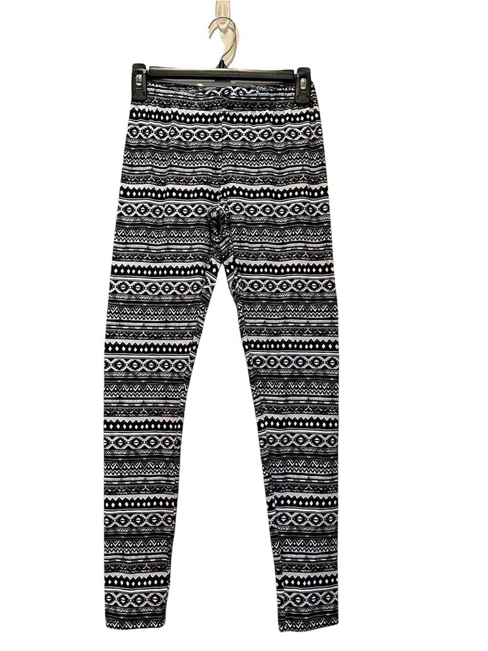 Bobbie Brooks Black & White Aztec Print Leggings